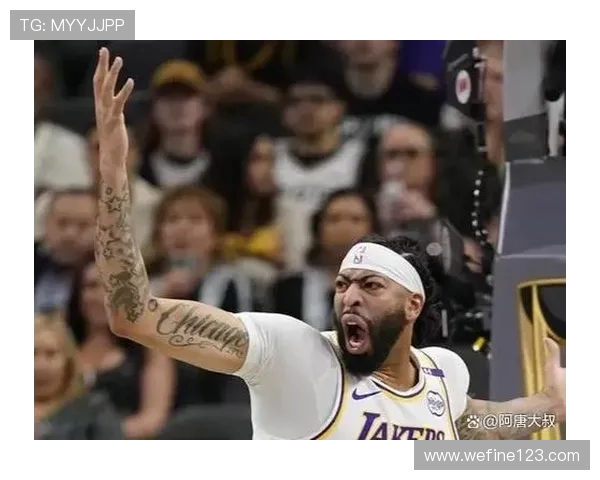 名嘴评选现役NBA最强三人组：詹姆斯浓眉里夫斯对决布克KD比尔