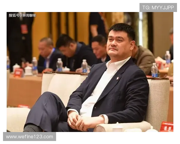 姚明比赛中意外滑倒引发全场惊呼球迷纷纷担心其伤情 姚明比赛中意外滑倒引发全场惊呼球迷纷纷担心其伤情